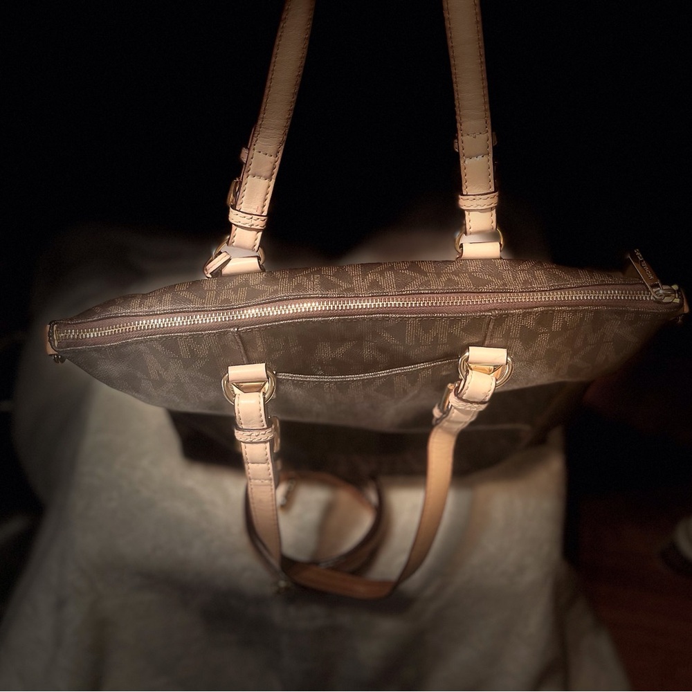 Michael Kors Signature Logo Tote - Picture 10 of 11